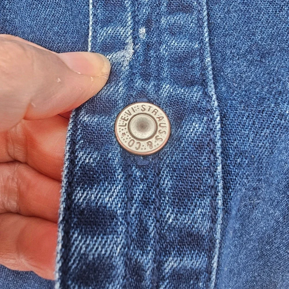 Vintage Levis Red Tab Denim Shirt XL Dark Blue Wash Western 90s Workwear Classic
